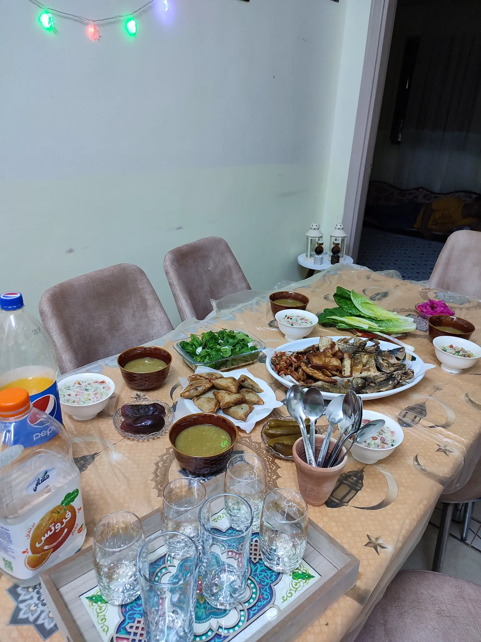 A traditional Iftar meal spread in a local Jordanian home